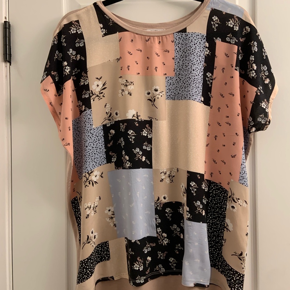 Suzy Shier Boxy Black and Pink Short Sleeve Blouse